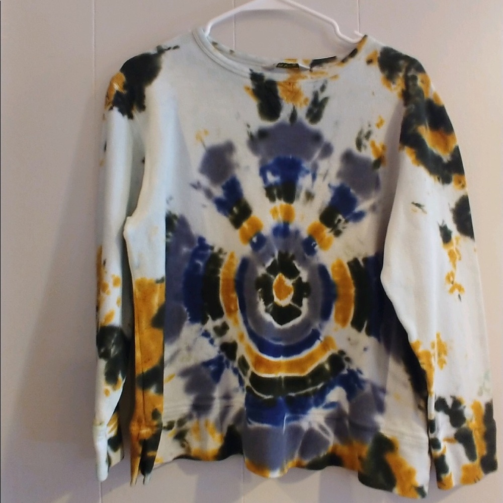 L sweatshirt